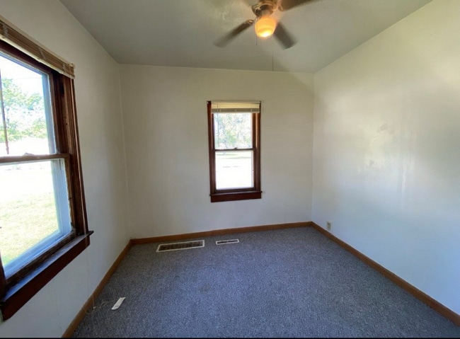 3115 8th Ave S, Fort Dodge, IA 50501 - photo 2