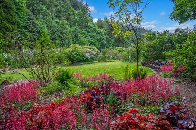 Relax at the Duniway Lilac Garden in Council Crest.