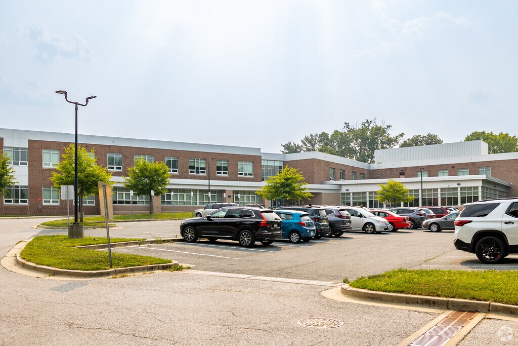 The Farmland Elementary School in North Bethesda has a parking lot for visitors and faculty.