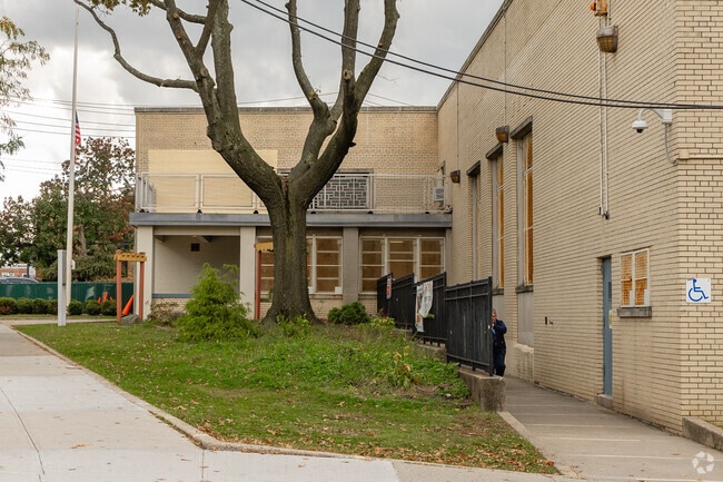 Clearview Gardens School is located in Queens, NY.