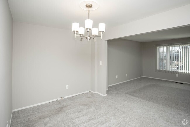 3BR, 2.5BA - 1,400 SF