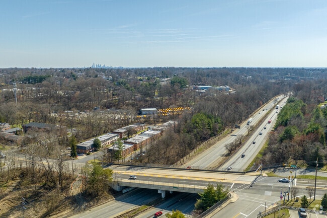 Quickly get to center city Philadelphia from Broomall on major highways like I-476.