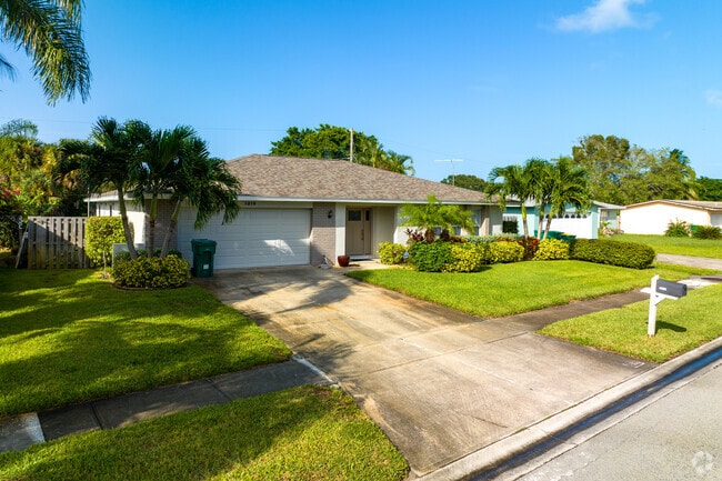 Small contemporary homes with well-maintained yards are abundant in Indian Harbour Beach.