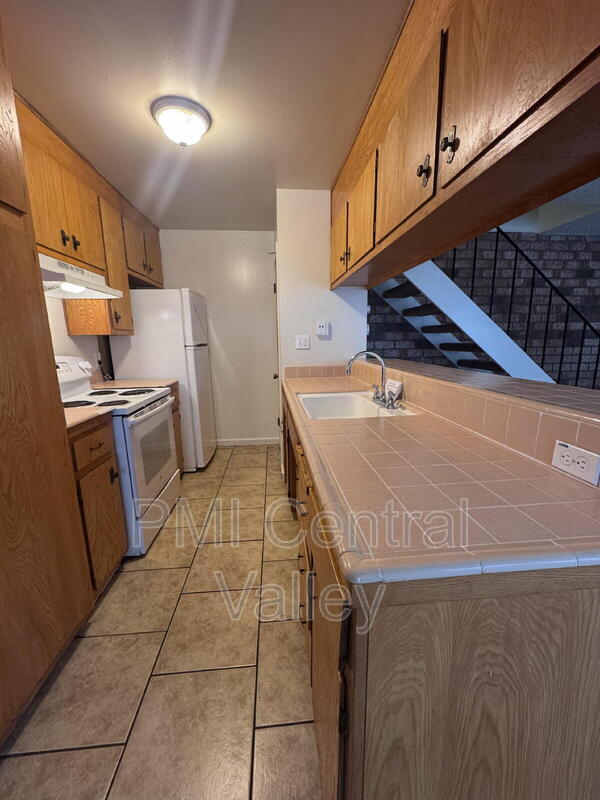 1331 Pinetree Dr, Stockton, CA 95203 - photo 4