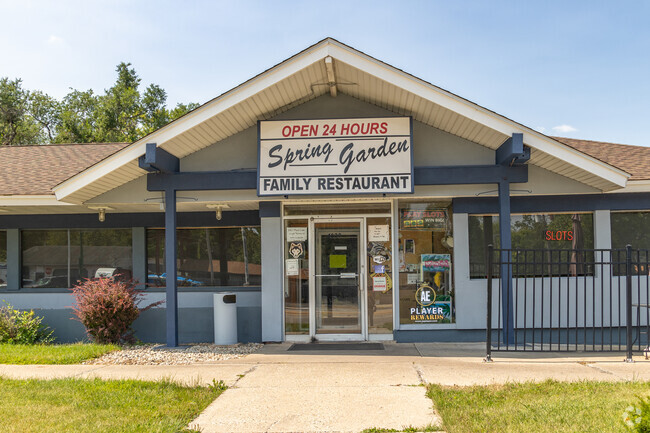 Spring Garden Restaurant near Forest Hills View offers meals twenty four hours a day.