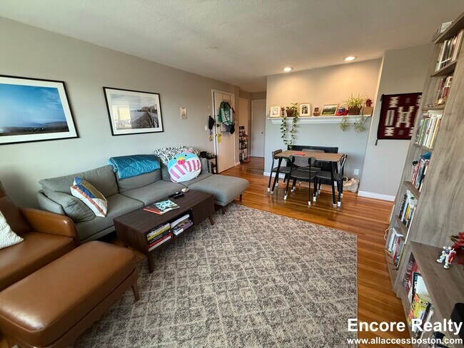 38 Evergreen St unit 4, Boston, MA 02130 - photo 2