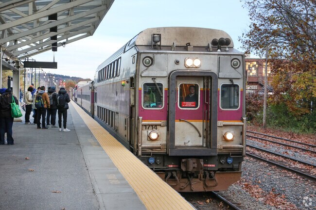 Residence of Mount Vernon enjoy the close proximity of the the train staiton.