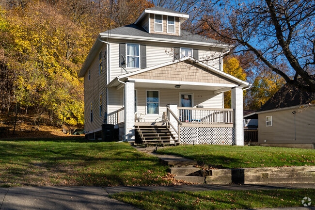 A nice example of a Colonial style home in the Elizabeth Valley.