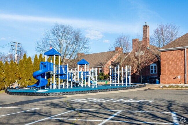 South Mountain School is a fine learning institution located in Millburn, NJ.