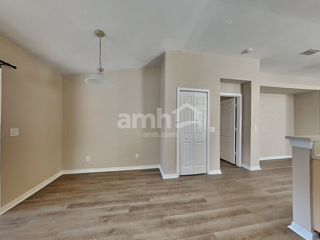 11347 Cocoa Beach Dr, Riverview, FL 33569 - photo 4