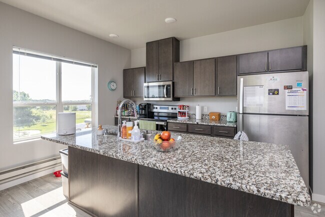 Flats on 21, Austin, MN 55912 - photo 3