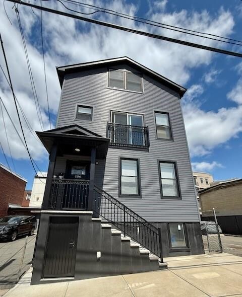 106 Jersey St, Harrison, NJ 07029