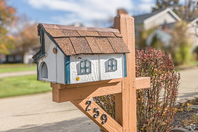 Residents have an eye for detail and decoration in Warren.