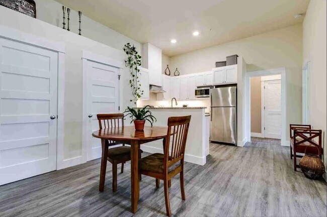 607 E Main St unit 206, Cottage Grove, OR 97424 - photo 4