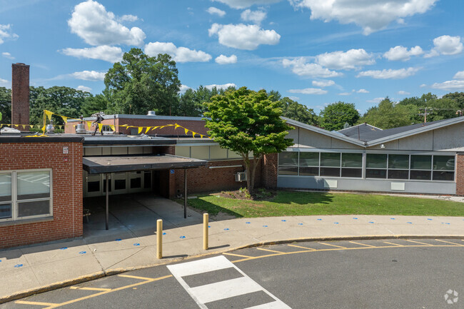 Booth Hill School is located in Daniel Farm District.