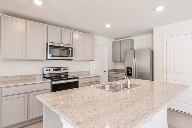 36502 Spanish Rose Dr, Dade City, FL 33525 - photo 5