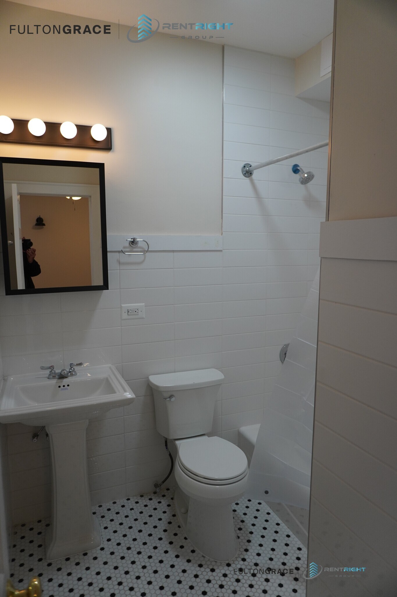 2063 W Lawrence Ave unit L4, Chicago, IL 60625 - photo 1