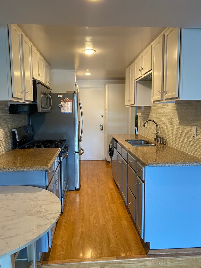 10650 Holman Ave unit 307, Los Angeles, CA 90024 - photo 4