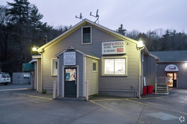 Mike's Pizza offers West Fitchburg residents a nearby spot for pizza, pastas and subs.