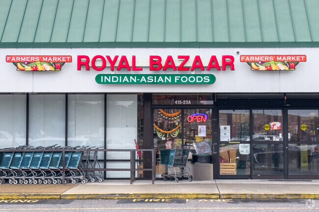 Royal Bazaar specializes in Indian and Asian groceries for the River Forest Shores neighborhood.