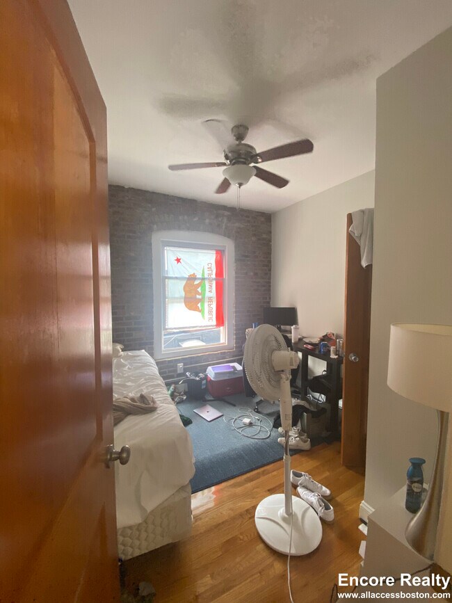 28 Fleet St unit 32, Boston, MA 02113 - photo 4