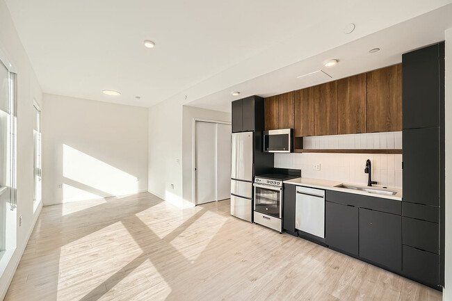 2059 19th St - Web Quality - 006 - 24 Studio 10 732