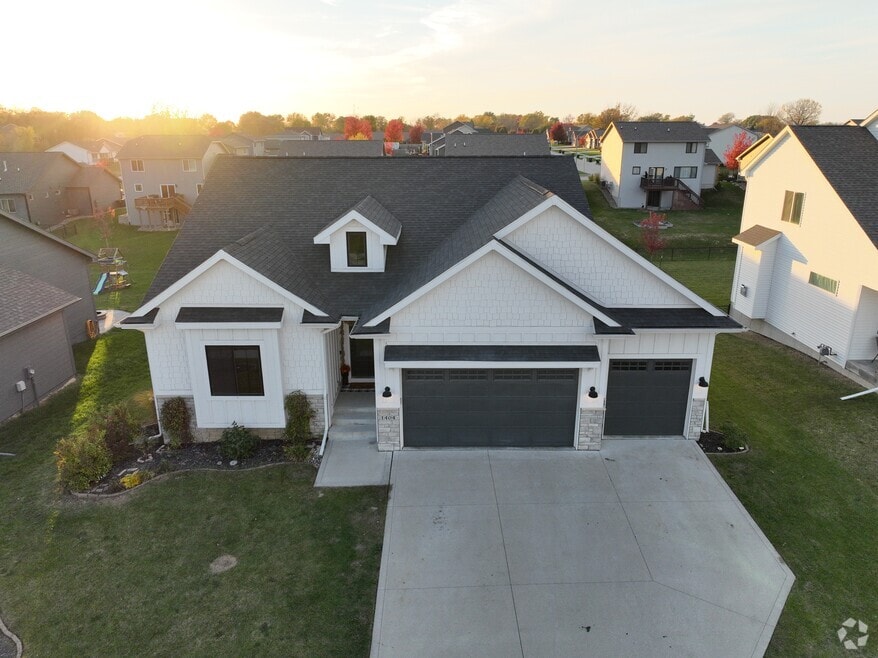 1404 S 10th St, Adel, IA 50003 - photo 2