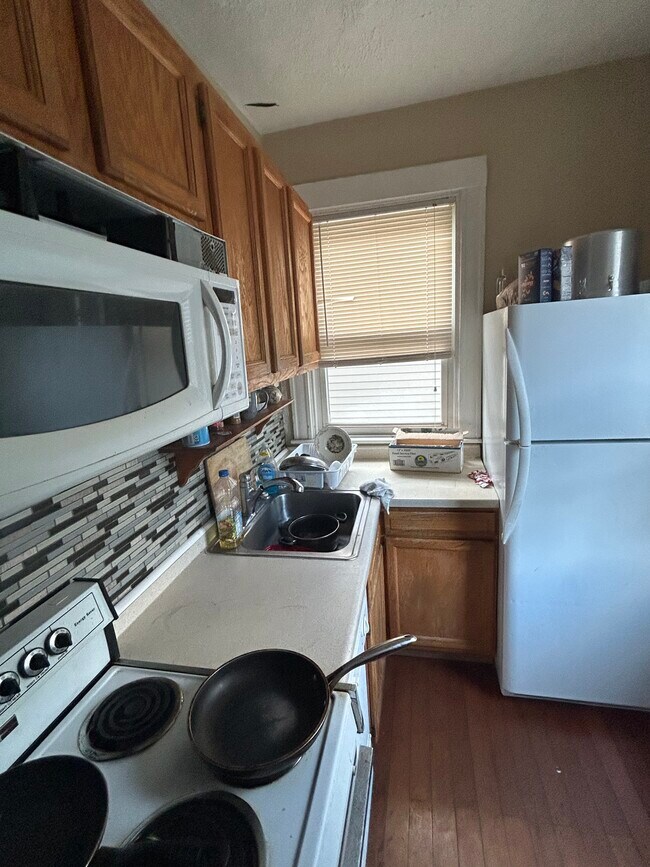 225 Bosley St unit 2, Cincinnati, OH 45219 - photo 6