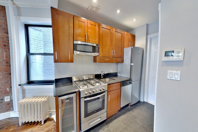 382 E 10th St unit 4C, New York, NY 10009 - photo 6