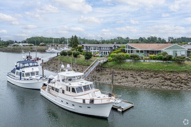 Rambler homes with private docks are a popular choice in Shelter Bay.