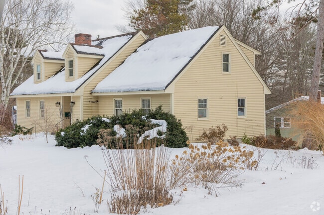 Exeter's New Englander homes boost steep roofs, bay windows, and a character as rich as the town's history.