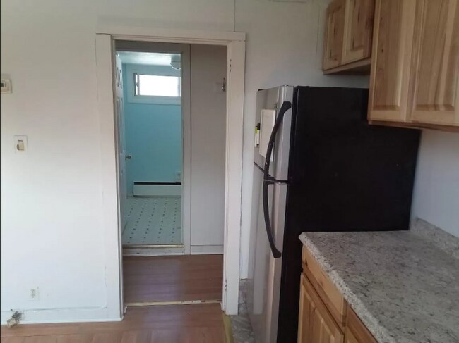 9 Cherry St unit 2, East Hartford, CT 06108 - photo 6