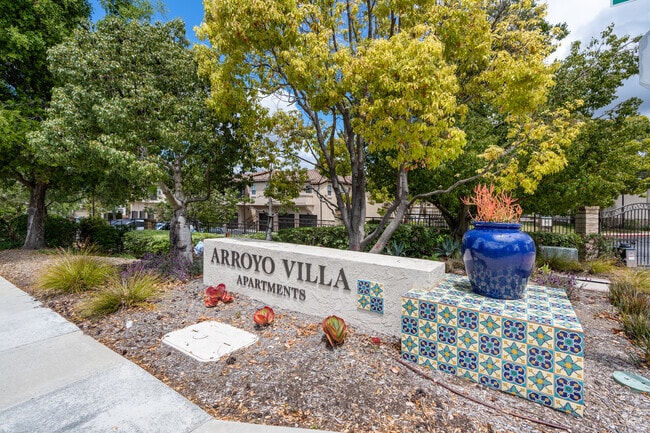Lynn Ranch also features the clean modern Arroyo Villa Apartments.