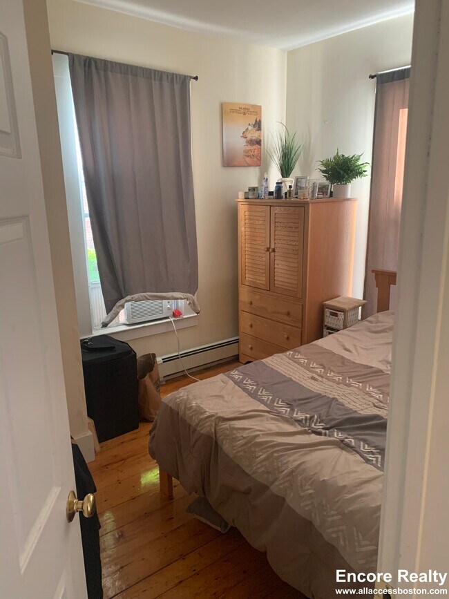 46 Florence St unit 7, Somerville, MA 02145 - photo 2