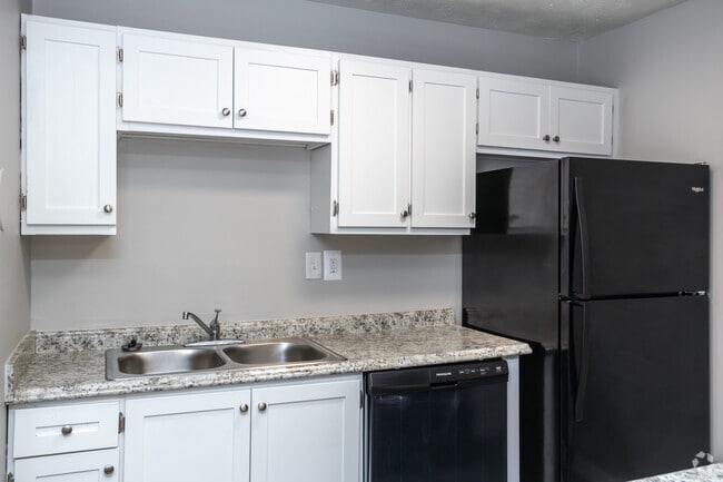 2BR, 1BA - 880SF - Kitchen