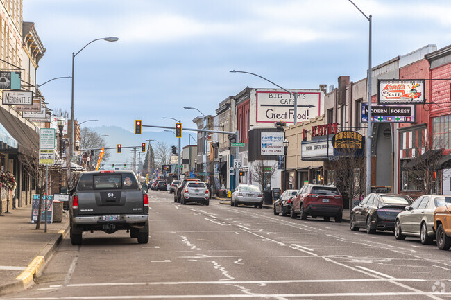 Downtown Lebanon is quiet with a vintage vibe.