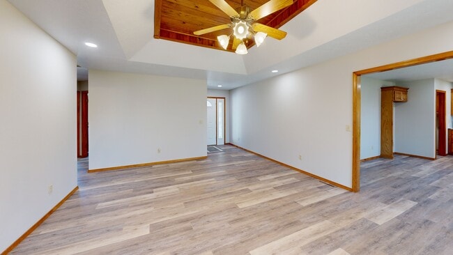 3383 W Primrose St, Springfield, MO 65807 - photo 2