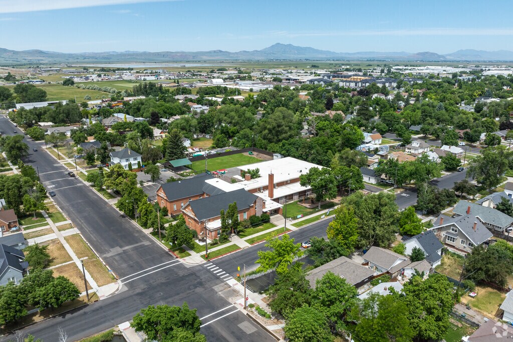 Cache Valley LearningCenter provides professional instruction to supplement home schooleducation