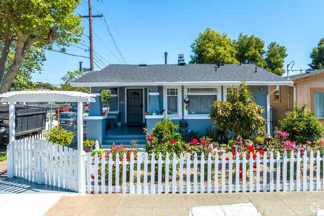 Hegenberger residences often include two or three bedrooms and  white fences.