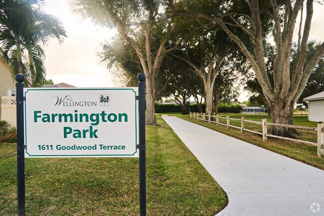 Farmington park is just steps away.