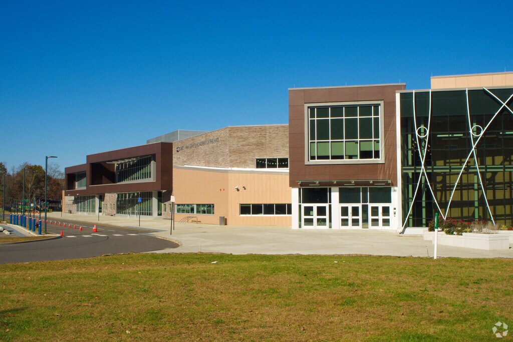 Ana Grace Academy of the Arts provides education in the neighborhood of 
Avon.