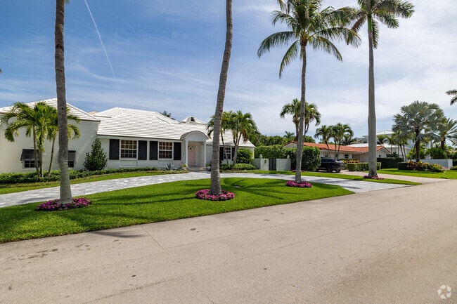 Ranch-style homes line the streets of Delray Beach, exuding cozy charm.