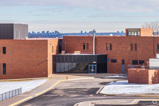 Deer Creek Middle School is a highly rated public school in Littleton.