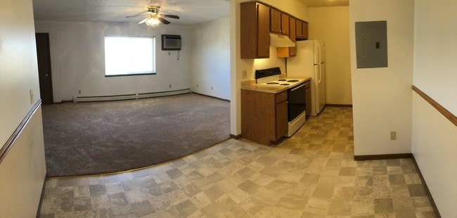 1500 Northgate Dr unit 7, Ely, IA 52227 - photo 2