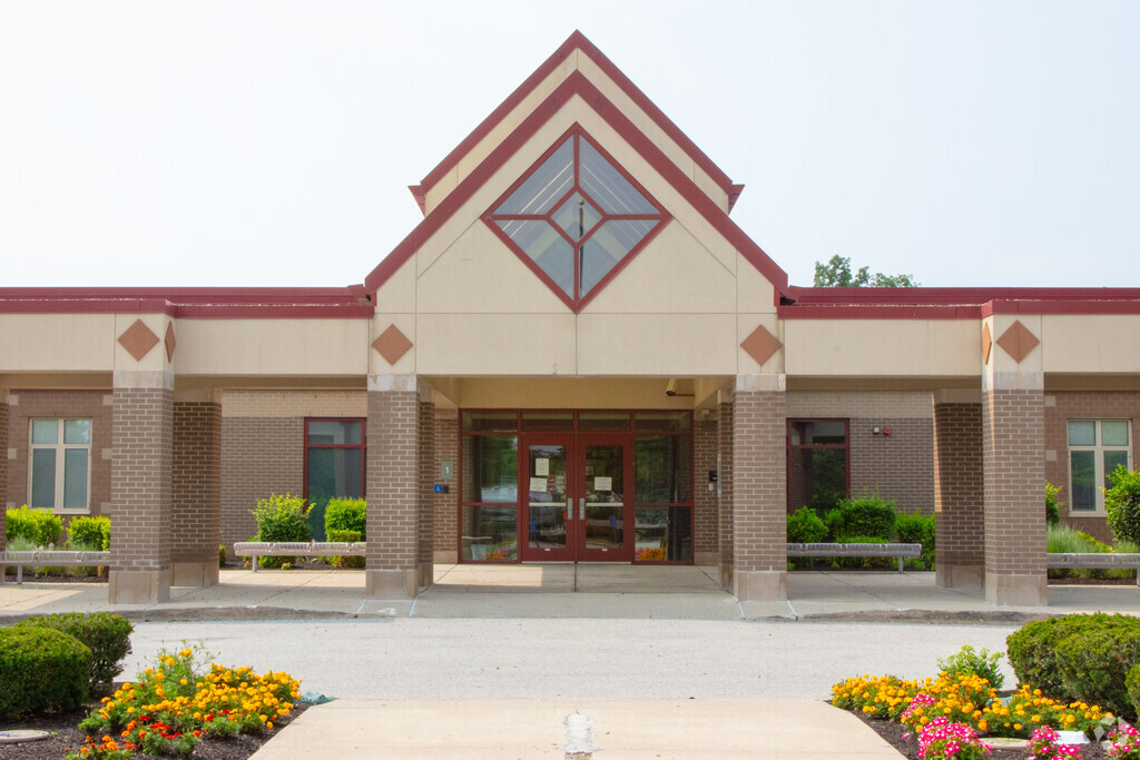 Geist Elementary School front entrance in Brooks-Luxhaven.