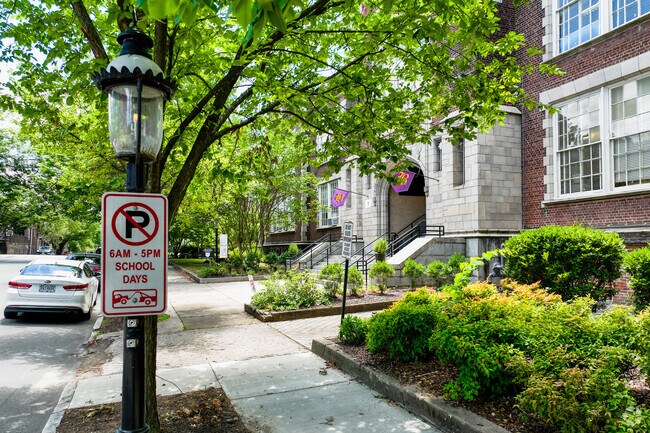 The facade of Bellevue Elementary School.