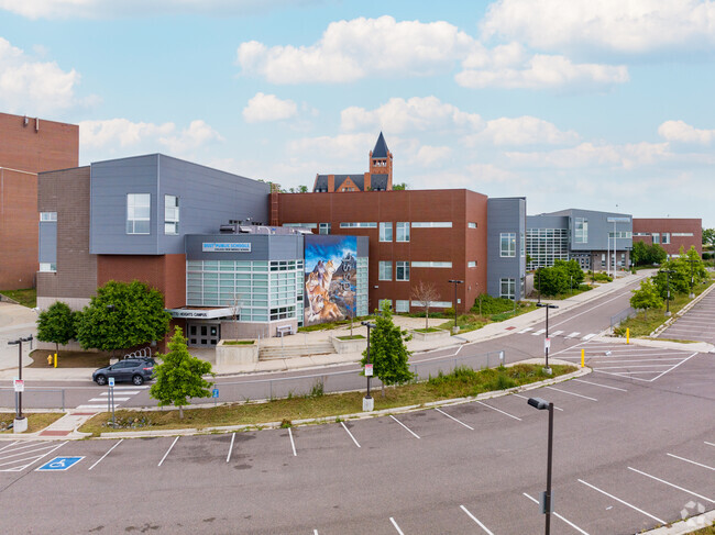 Dsst College View High School has a student population of 558.