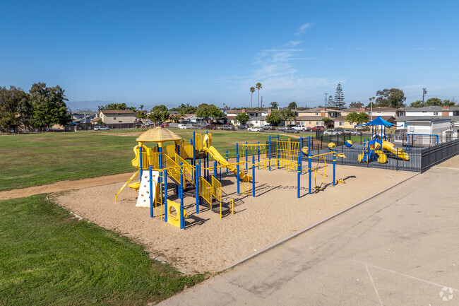 Julien Hathaway Elementary School has a student to teacher ratio of 24 to 1.