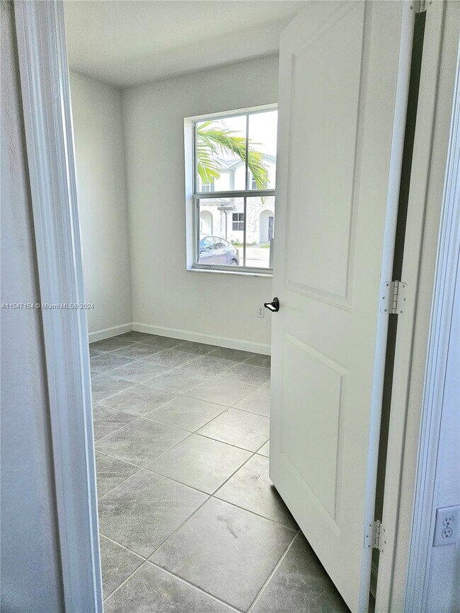 29221 SW 162nd Ct, Homestead, FL 33033 - photo 7