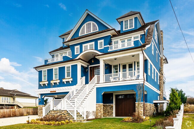 Custom built homes can range from 2 to 12 million dollars in Mantoloking, NJ.